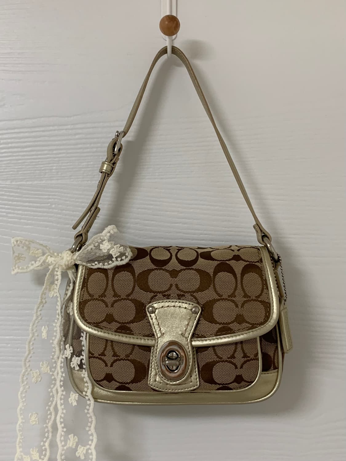 Coach gold mini bag 상품이미지8