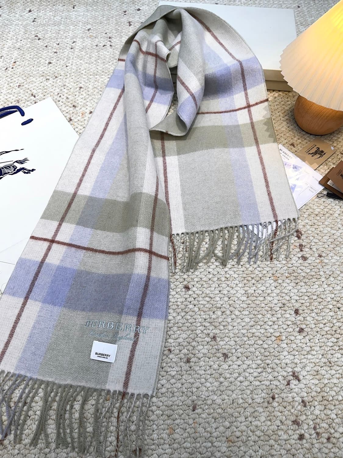 버버리숙녀 리버서블 스카프100% 램스울
 상품이미지5