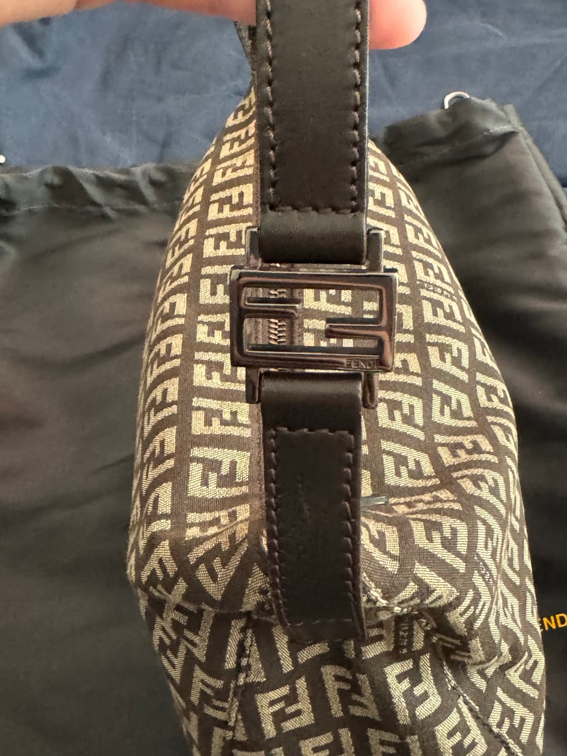 펜디 주카 빈티지 숄더백 상품이미지4