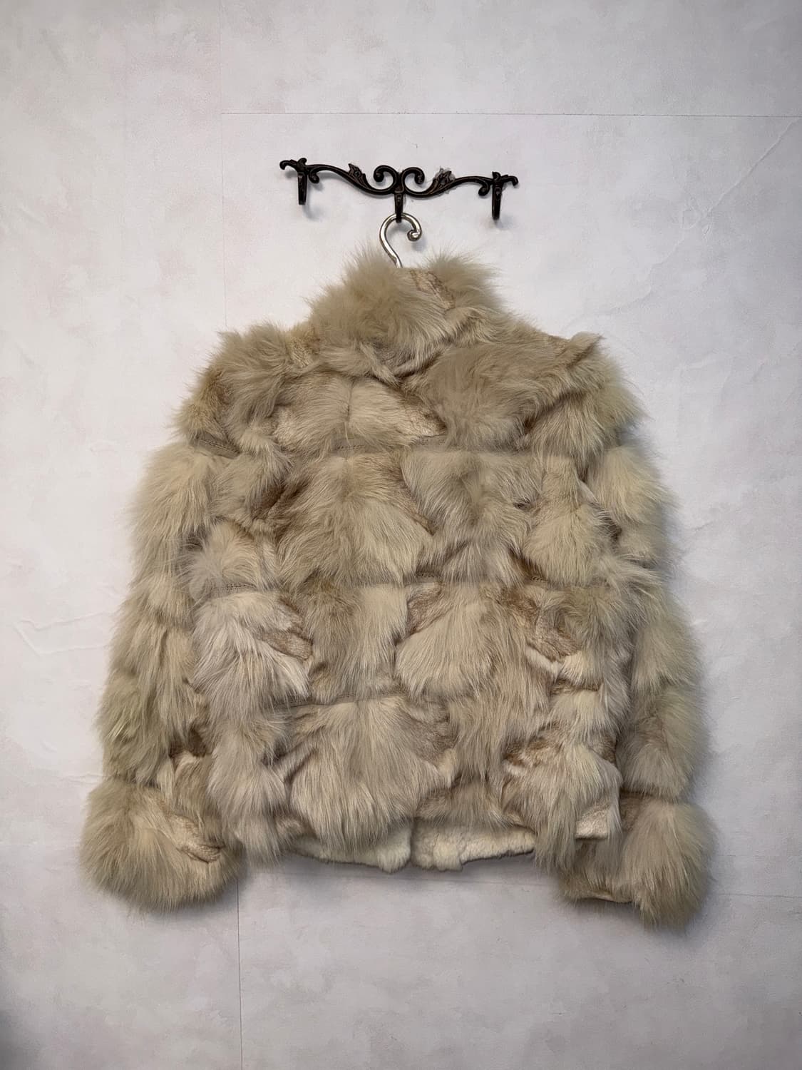 Ivory stitch detail fox fur jacket  상품이미지3
