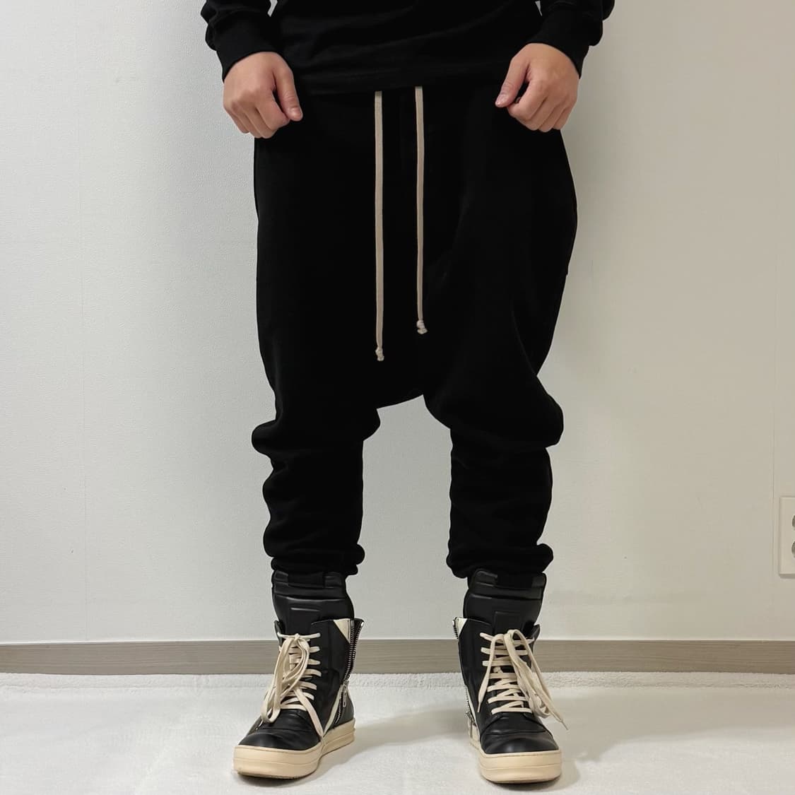 릭오웬스 16FW 다크쉐도우 프리즈너 드로우스트링 조거 팬츠 블랙 상품이미지1