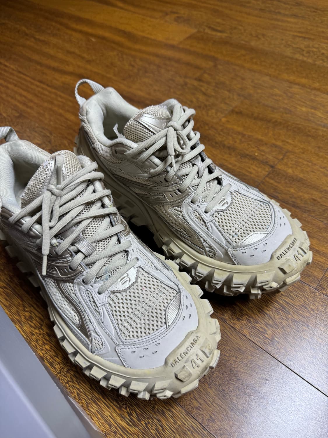 [41]발렌시아가 베이지 디펜더 상품이미지2