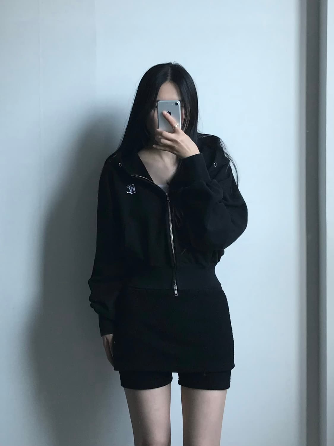 우알롱 자수로고 블랙 후드집업 상품이미지1