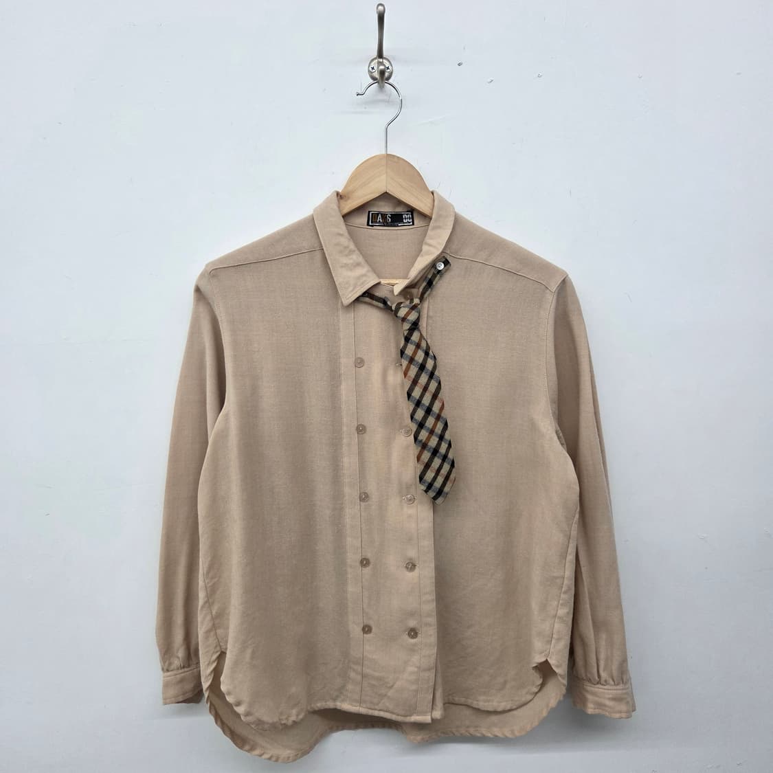 닥스 베이지 셔츠 + 체크 넥타이 여m 상품이미지1