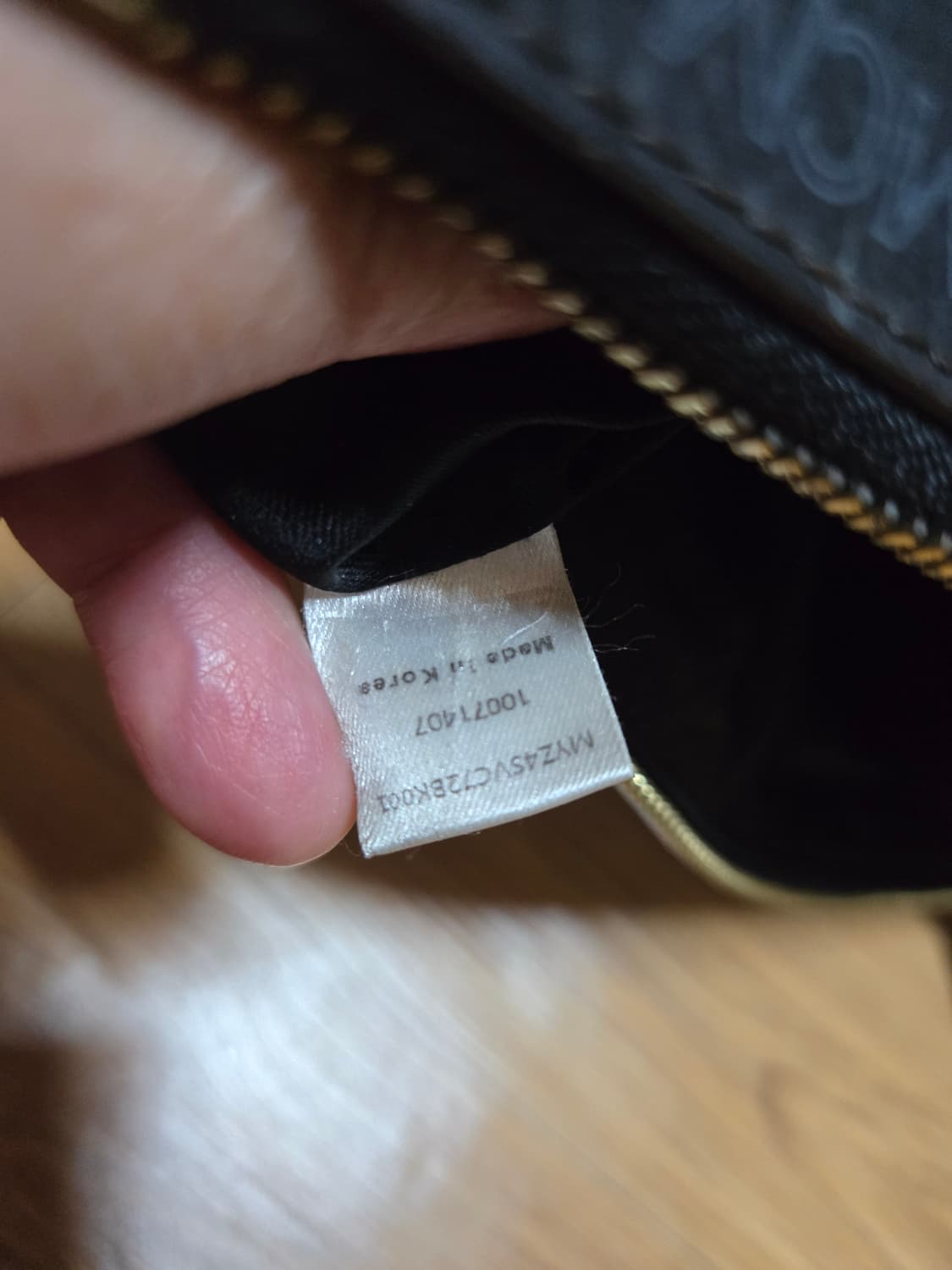 MCM 정품 블랙 비세토스 클러치백 상품이미지7