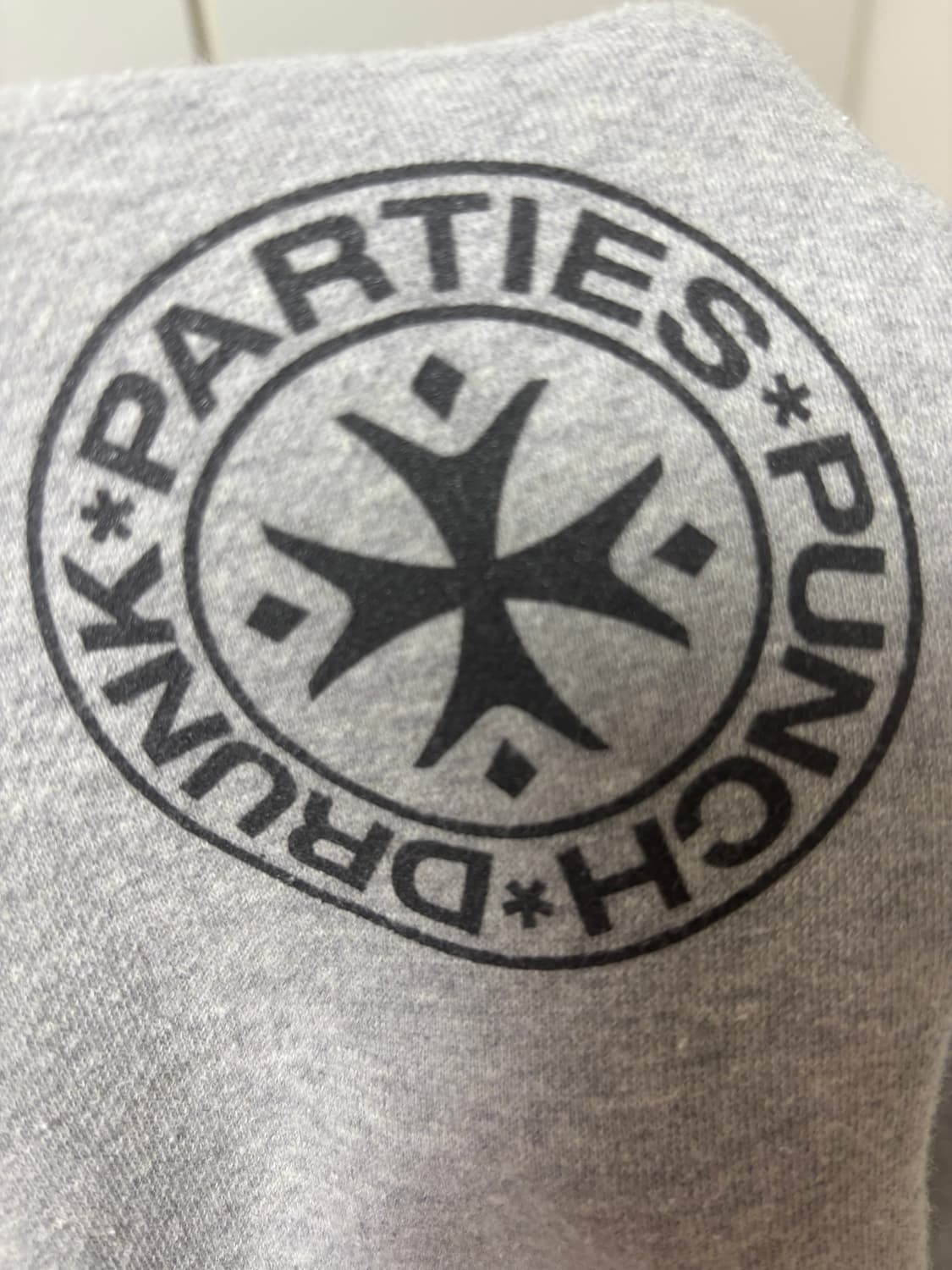 펀치드렁크파티즈 후드티 그레이 상품이미지2