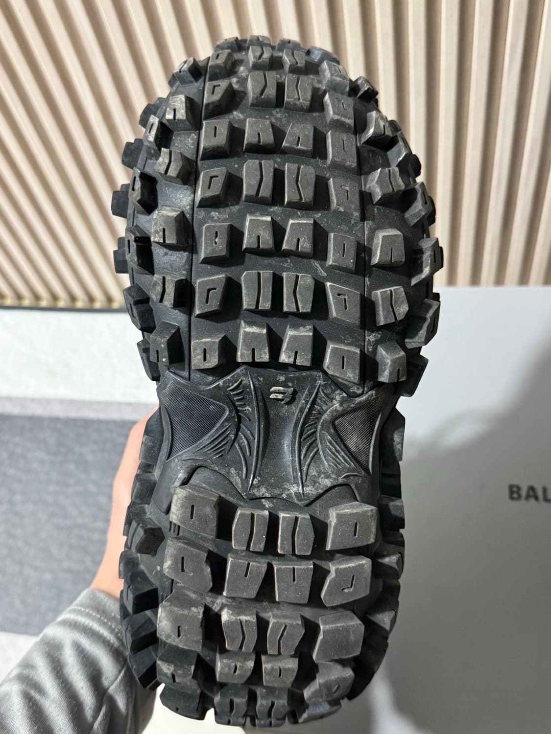 [39] 발렌시아가 디펜더 39 상품이미지3