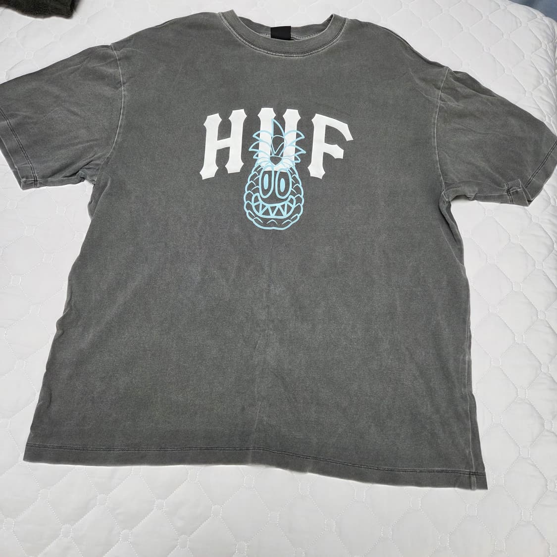 HUF 허프 차콜 반팔 티셔츠 (레디 콜라보 파인애플 티) L 상품이미지2