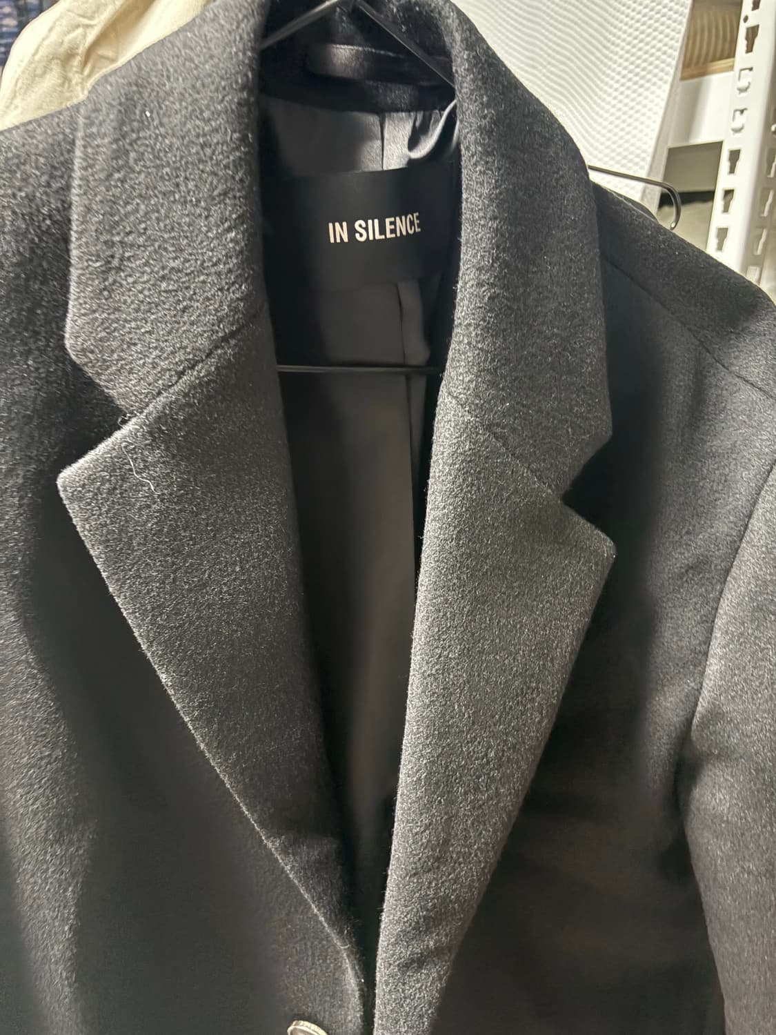 인사일런스 코트 팝니다 상품이미지3