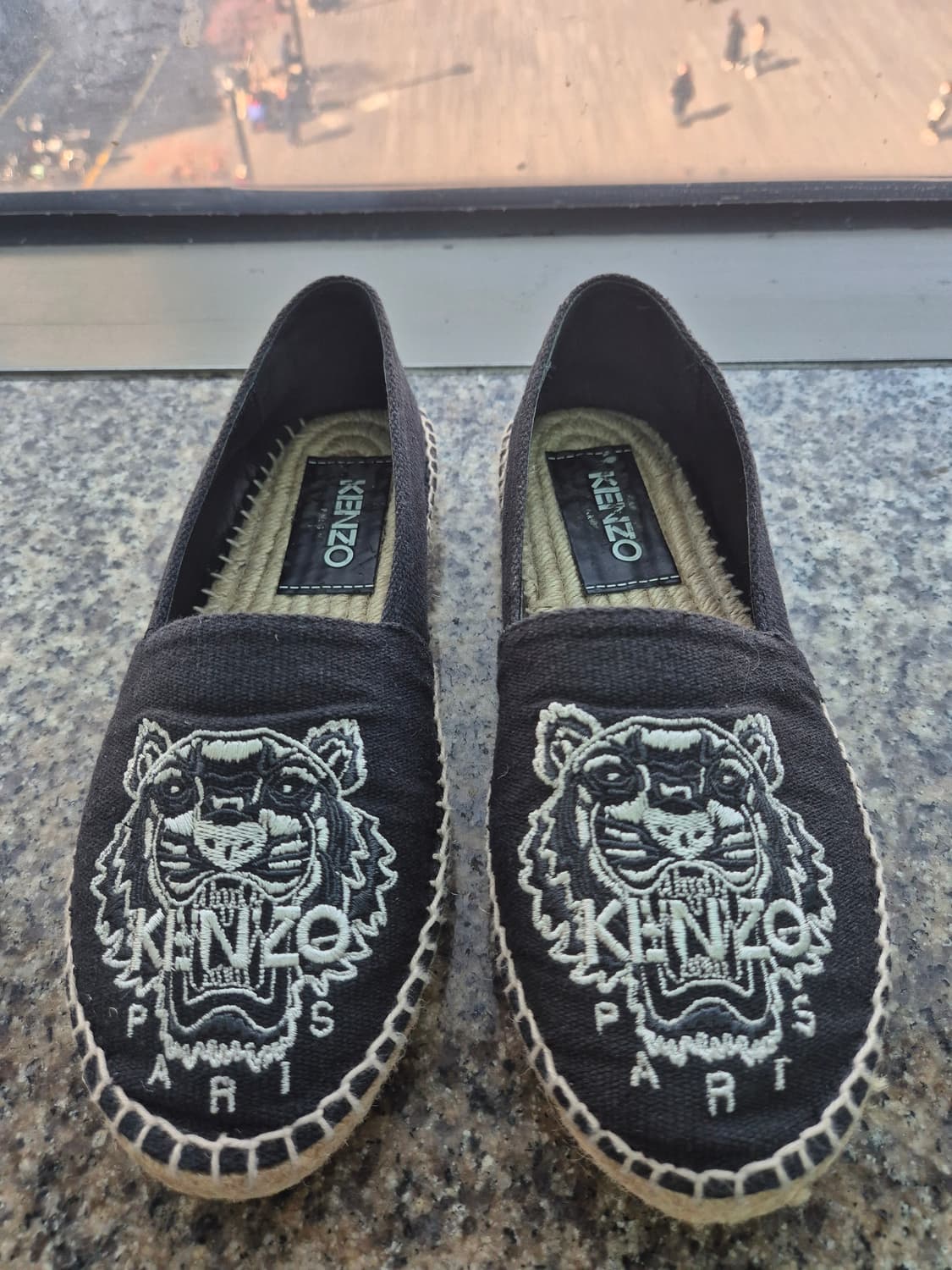 겐조(KENZO) 타이거 자수 에스파듀 슬립온입니다. 
사이즈 35 상품이미지1