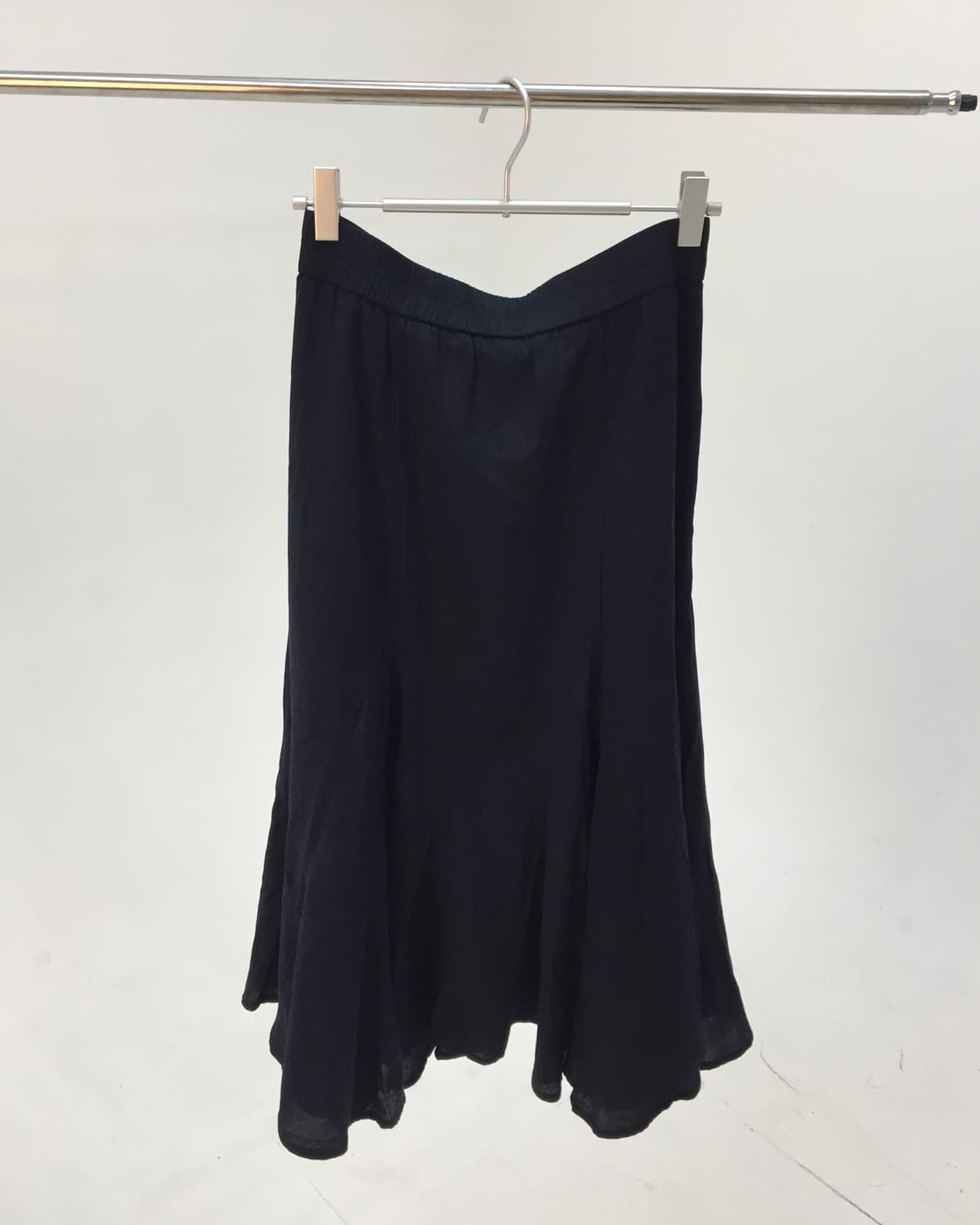 Navy V-Waist Flare Midi Skirt 상품이미지4