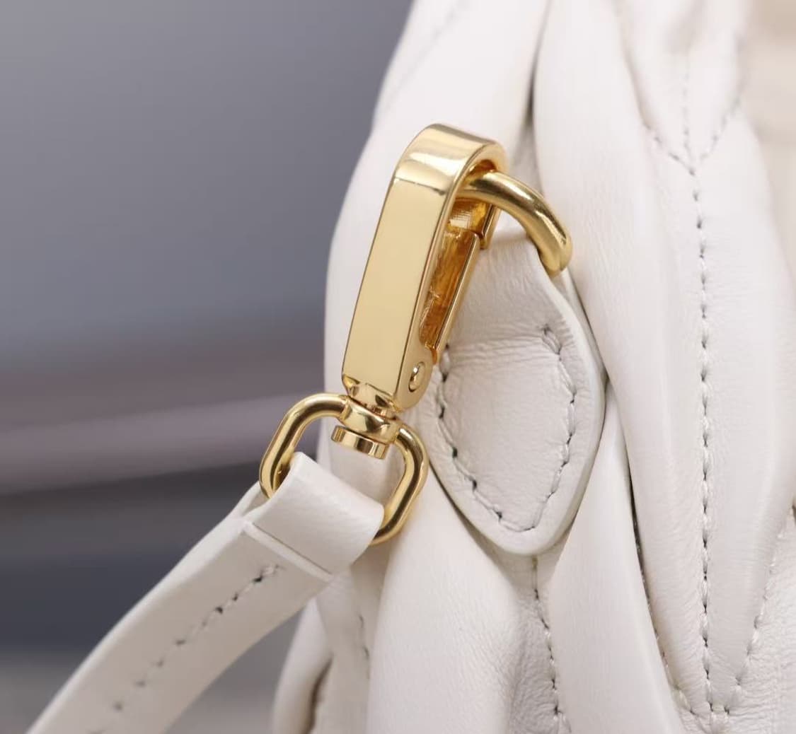 미우 미우 완더 마테라쎄 나파 가죽 호보 미니백 화이트 상품이미지6