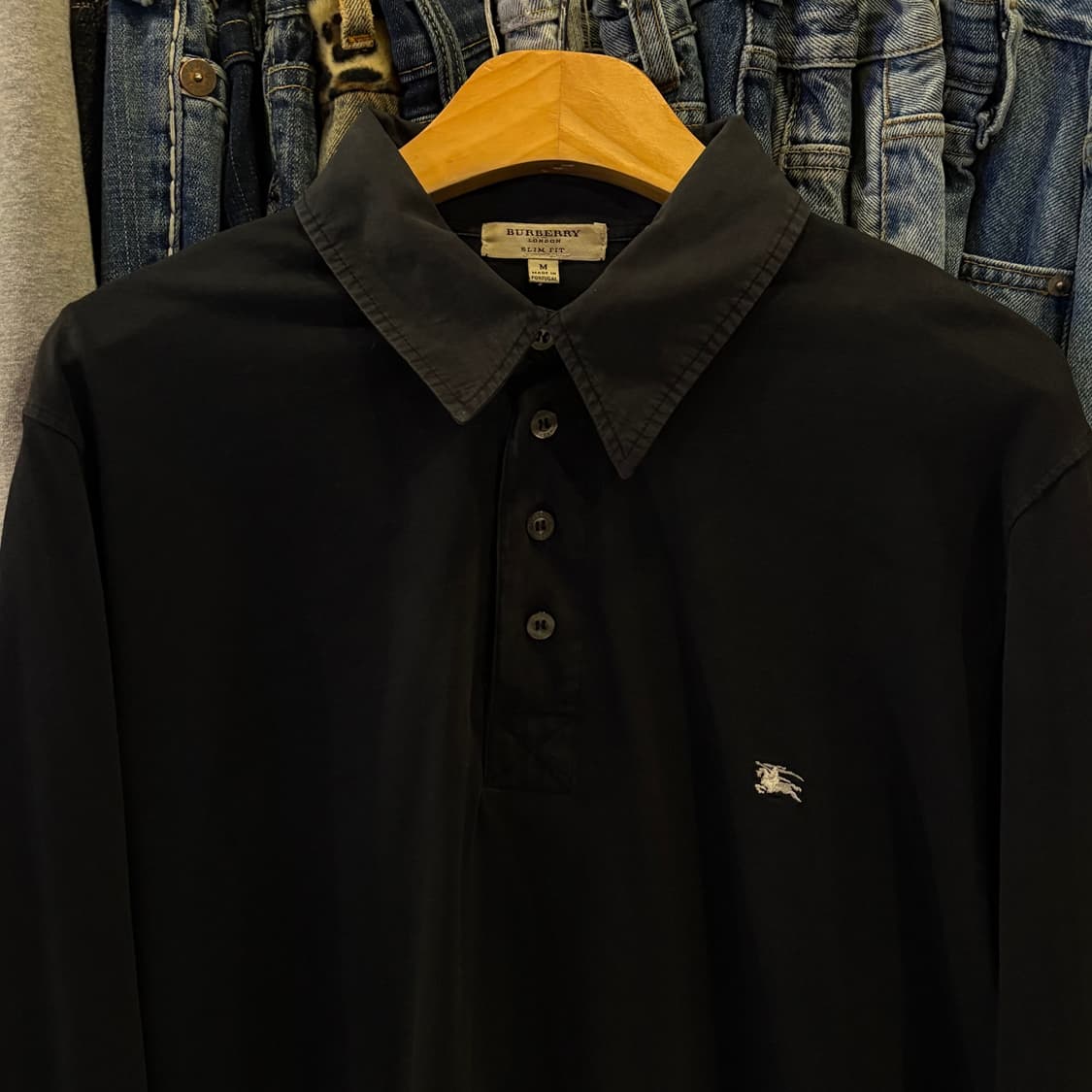 버버리 블랙 카라 롱슬리브티 상품이미지2