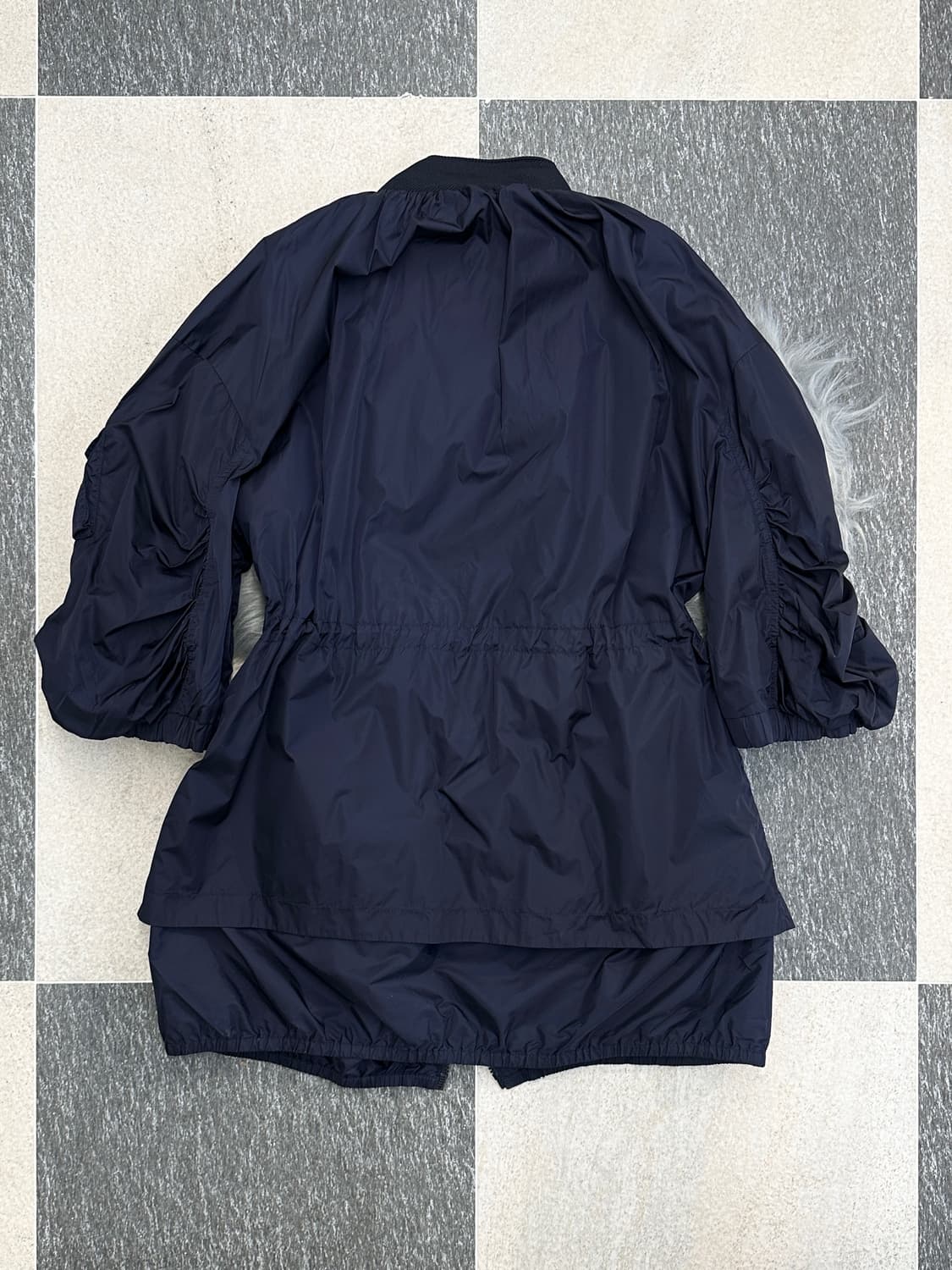 몽클레어 틸리 네이비 바람막이 하프 코트 상품이미지2