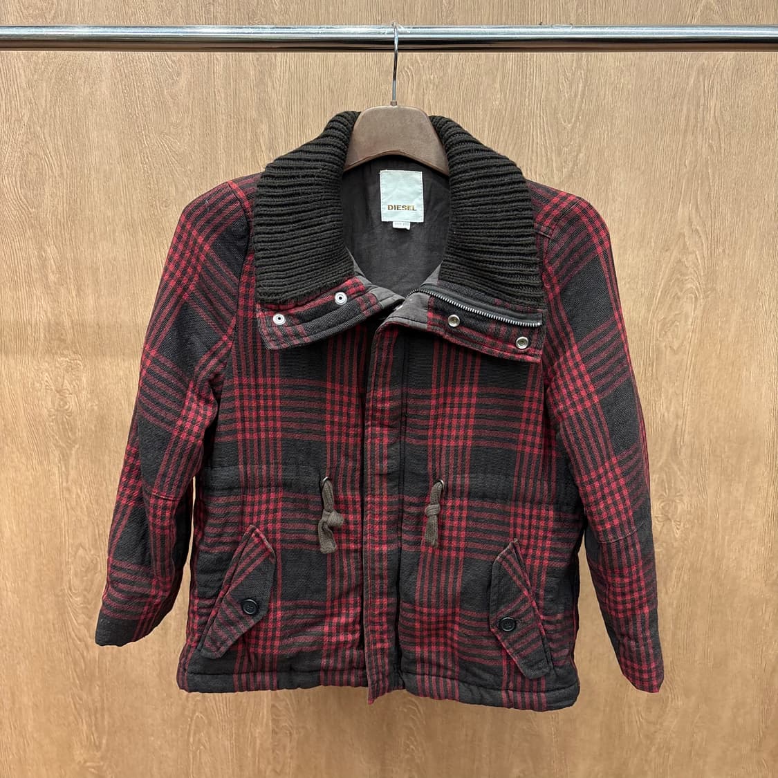 디젤 하이넥 체크 자켓 드로우 스트링 로고 장식 디테일 블랙 레드 상품이미지2