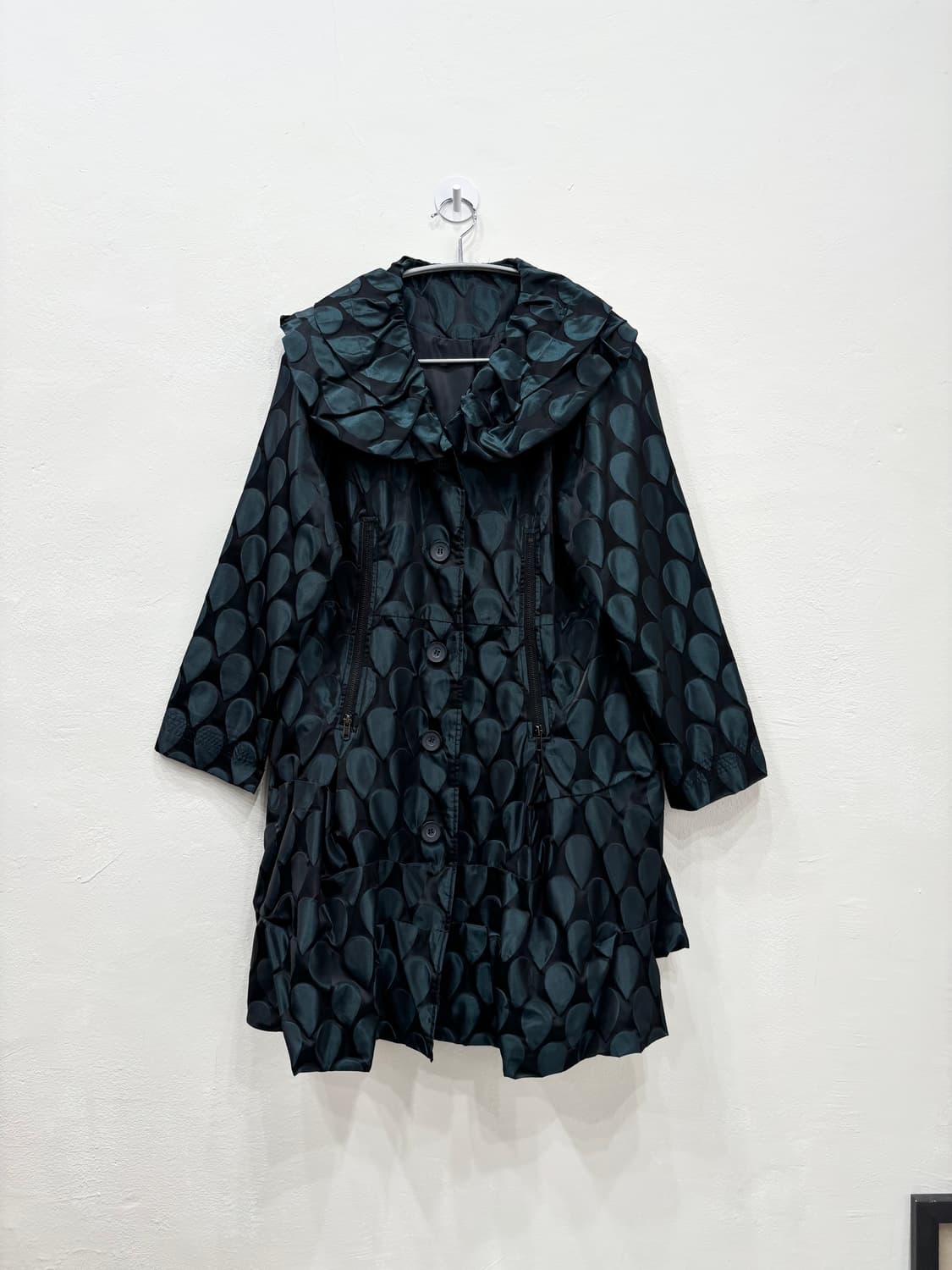 빈티지 엠보싱 패턴 코트 상품이미지1