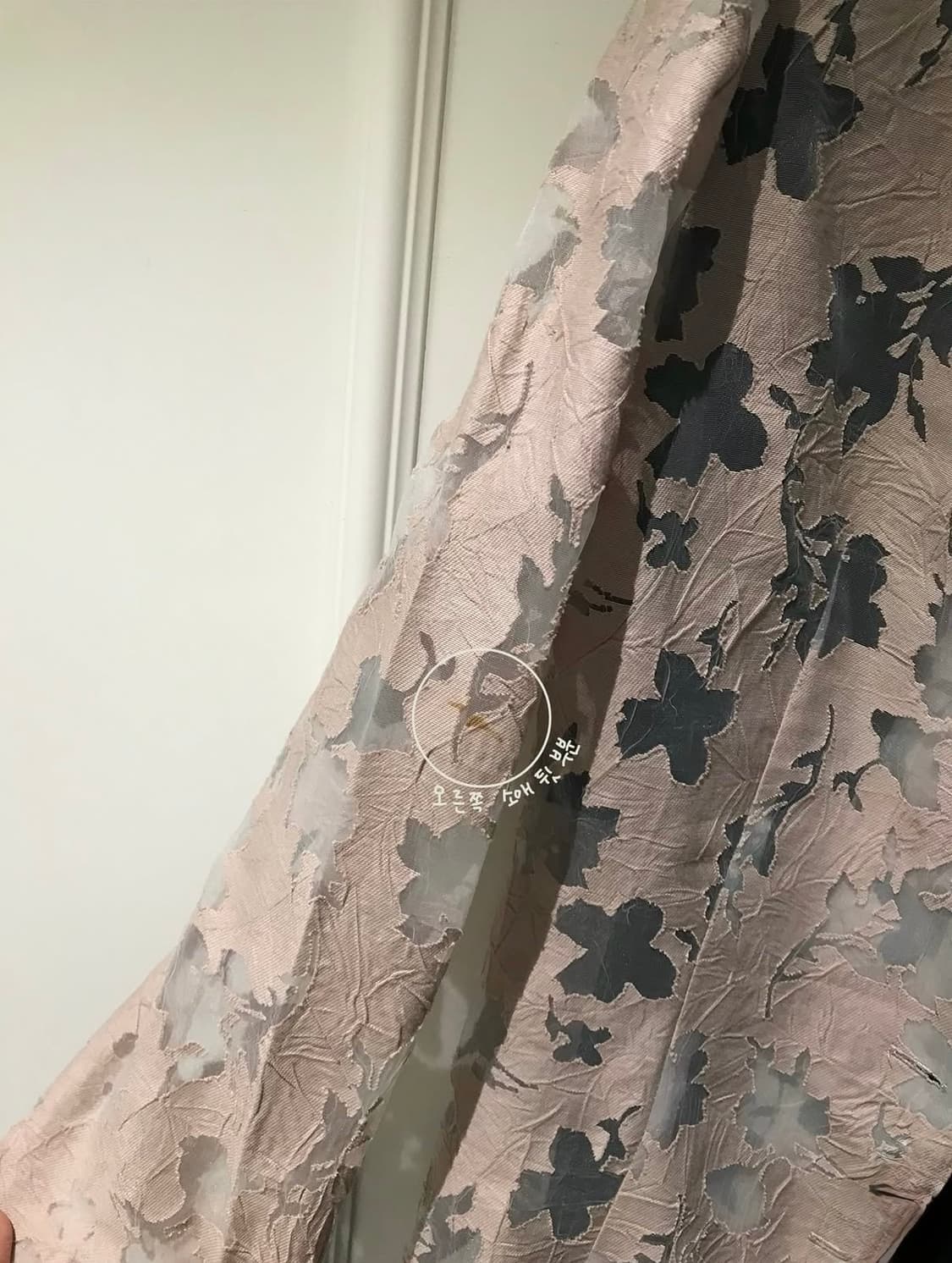 블랙 톤에 자엽스럽게 스며드는 디테일🖤🌷〰️ 상품이미지7