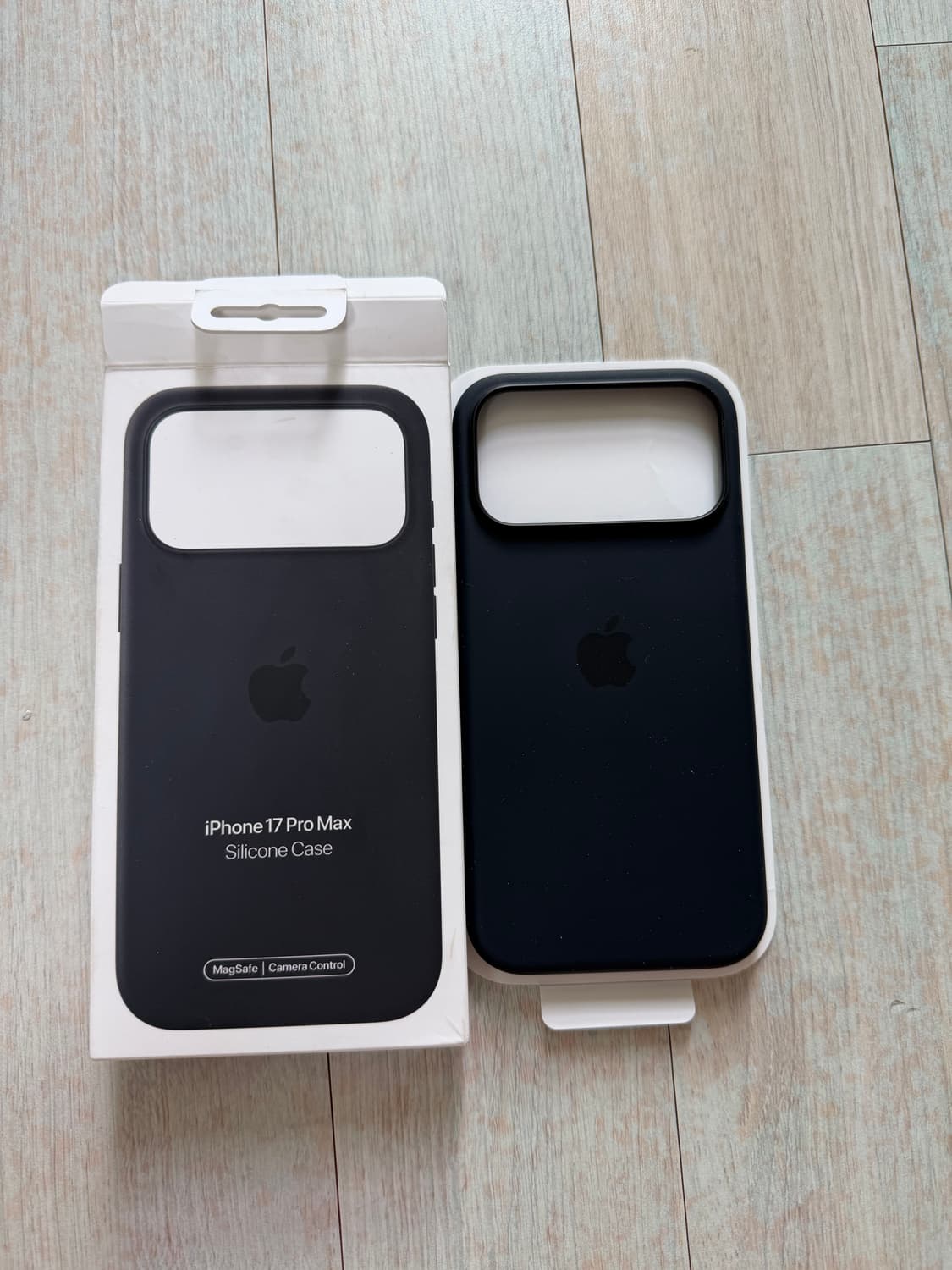 아이폰17프로맥스 정품 실리콘 케이스 상품이미지1