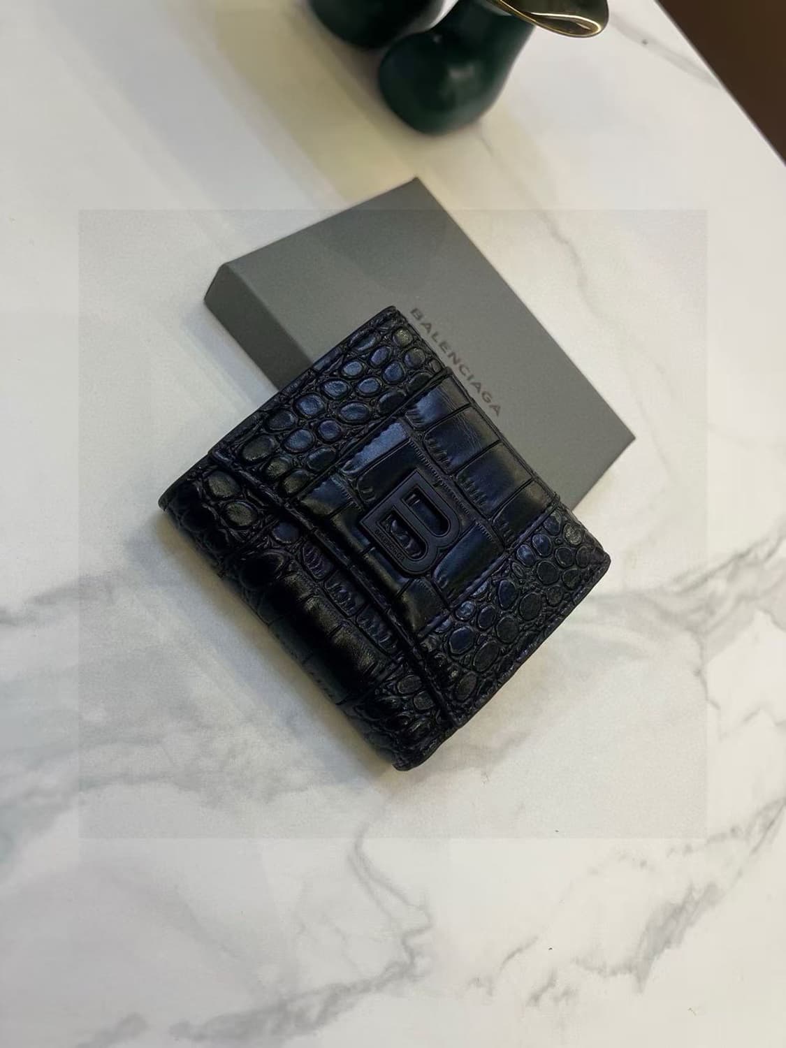 발렌시아가 검은색 가죽 지갑 상품이미지1