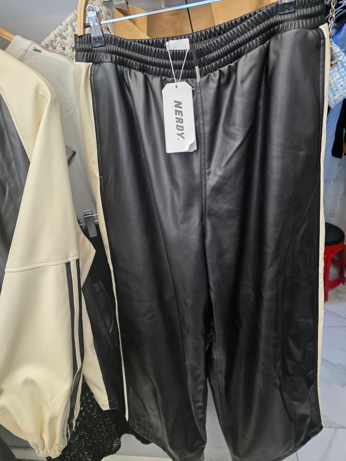 새상품)널디 에코 레더 트렉 져지 셋업 M 상품이미지4