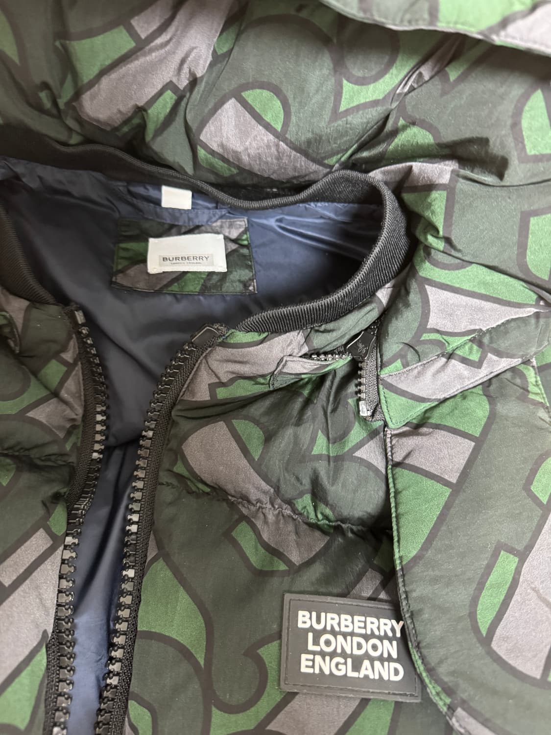 정품 버버리 모노그램 패딩 점퍼 자켓 상품이미지8
