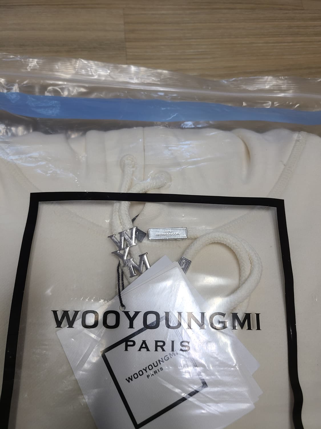 [정품/새상품] 우영미 아이보리 백로고 후드티셔츠 상품이미지9