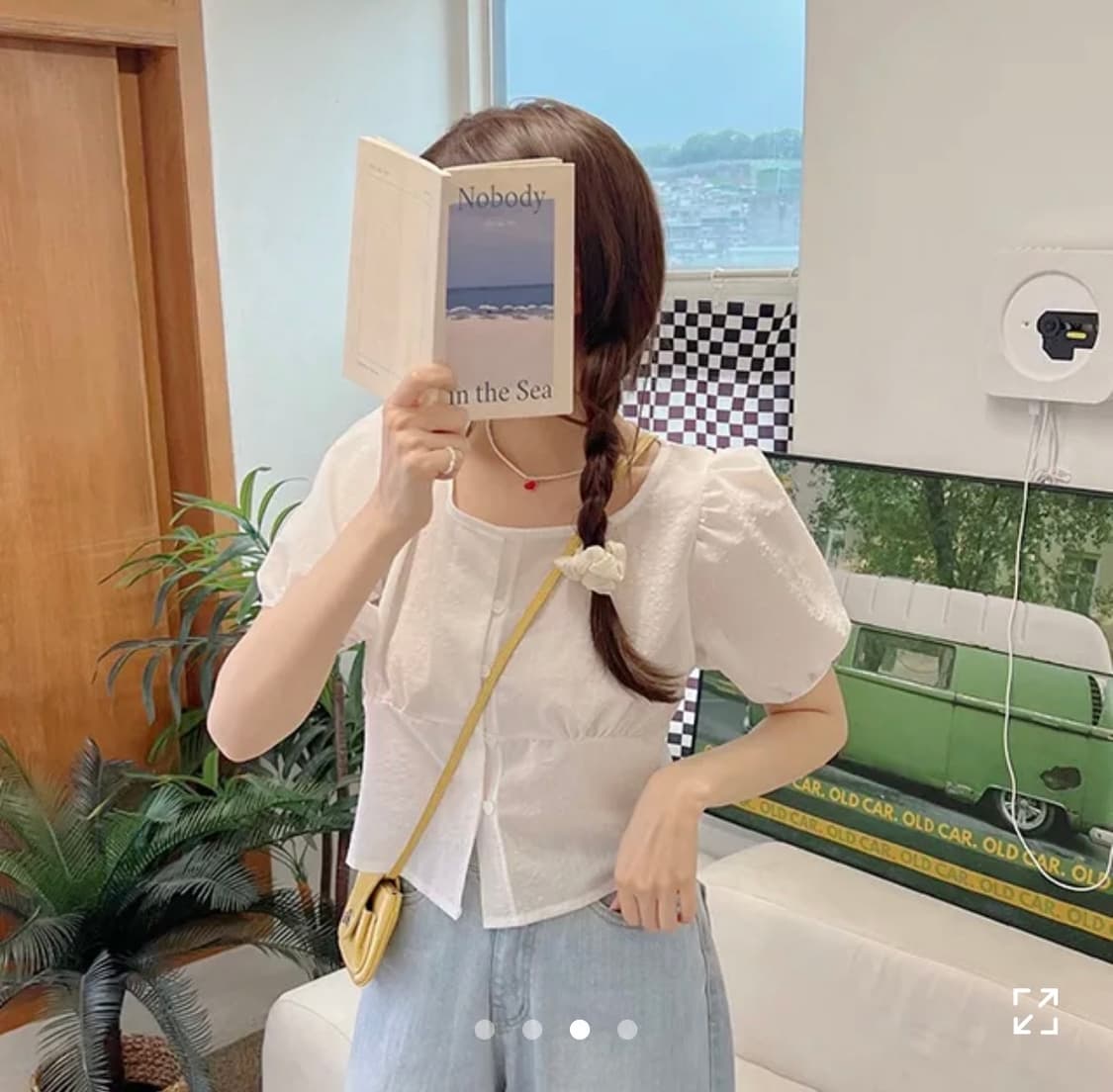 에이블리 화이트 퍼프 반팔 크롭 블라우스  상품이미지1