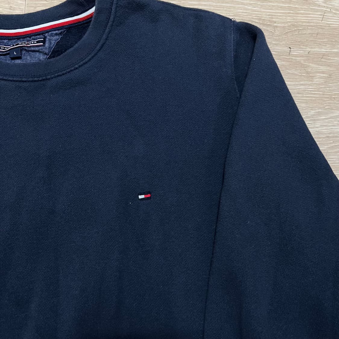 타미힐피거 스몰플래그 기모 맨투맨 크루넥 티셔츠 [네이비] L/100 상품이미지4