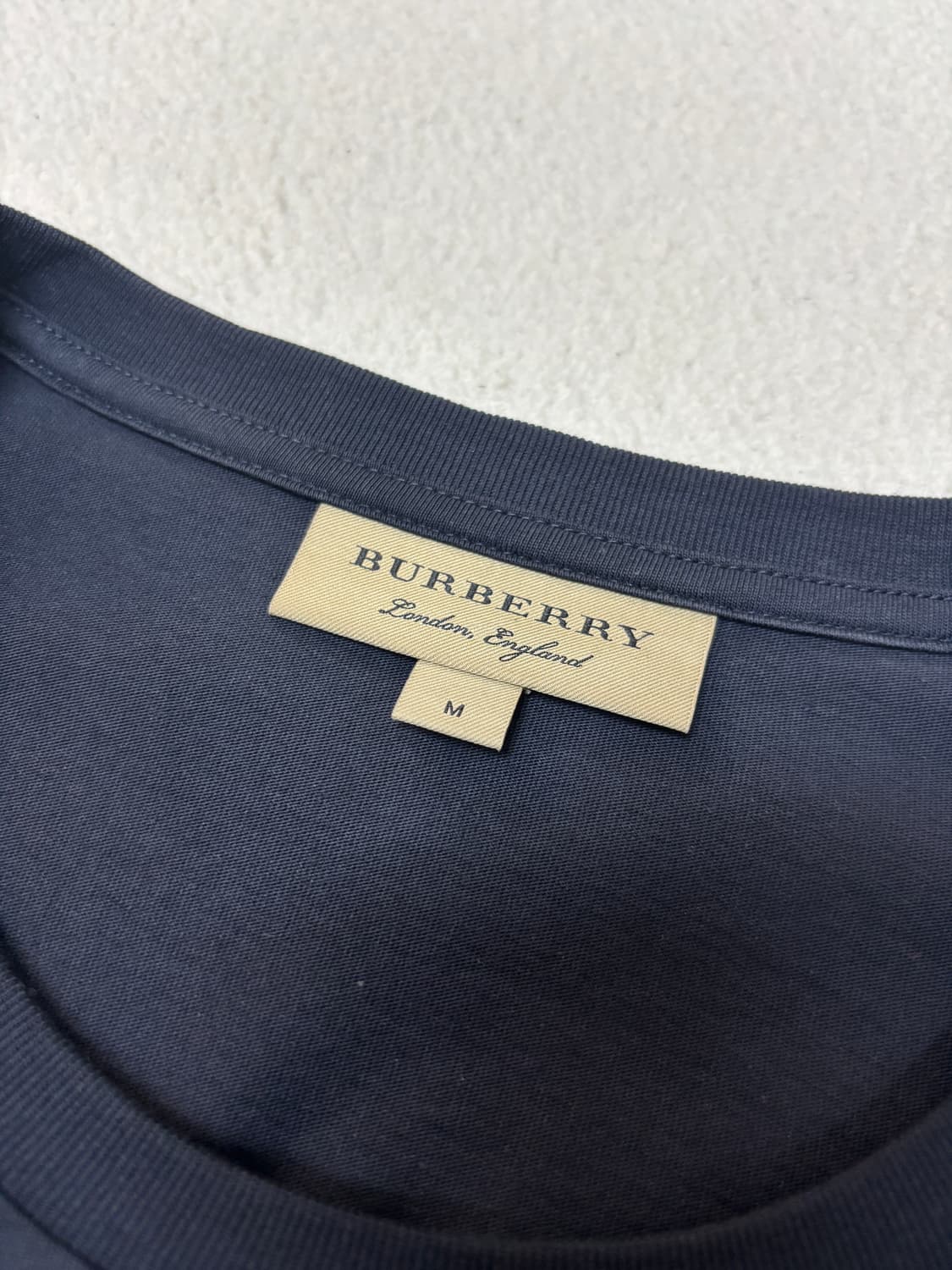 버버리 로고 롱슬리브 m사이즈 (풀구성) 상품이미지5