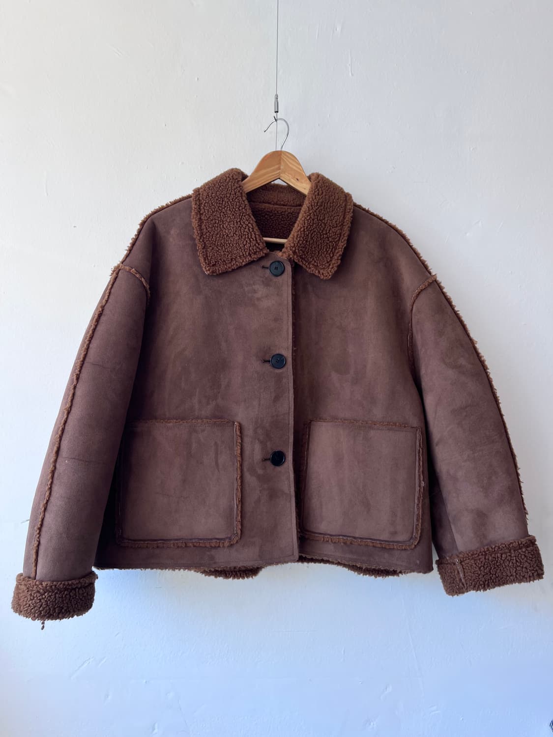 스튜디오톰보이 여성 양면부클인조무스탕 FREE 상품이미지2