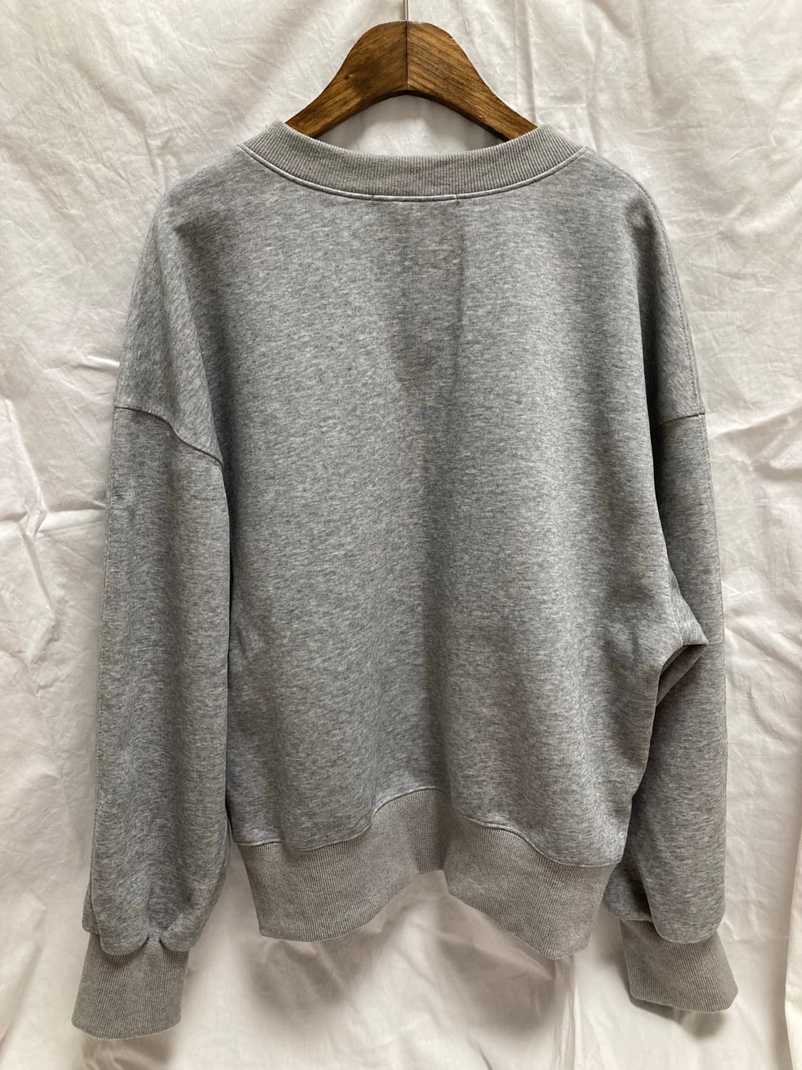 비터셀즈 에센셜 브이넥 스웻셔츠 상품이미지4