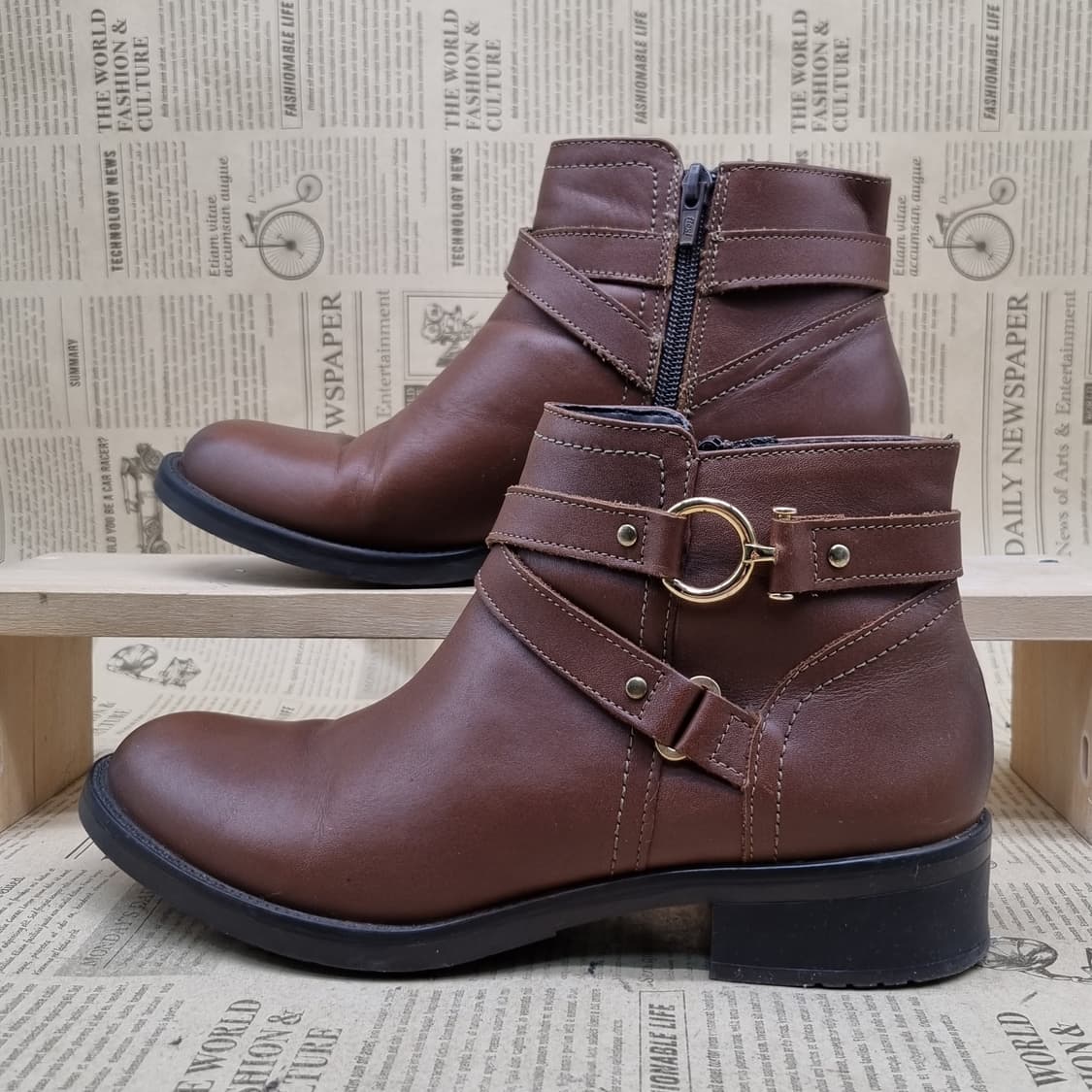 브라운 가죽 앵클 부츠 버클 장식240 상품이미지1