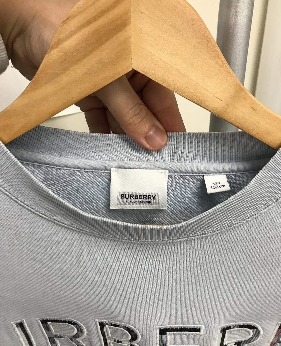 버버리 빅로고 맨투맨 상품이미지2