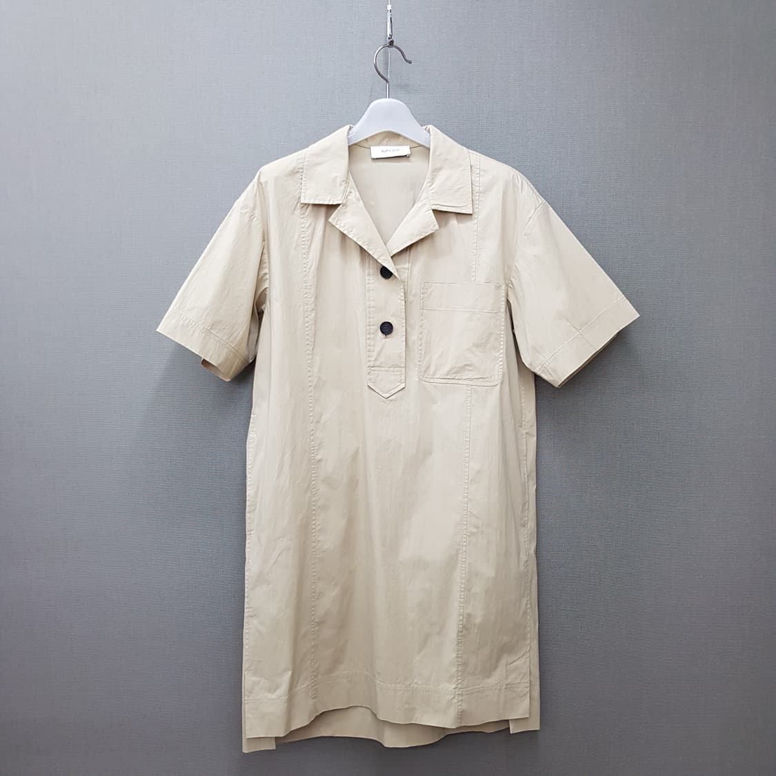 구호 플러스2022 오픈카라 반팔 원피스 1사이즈 상품이미지1