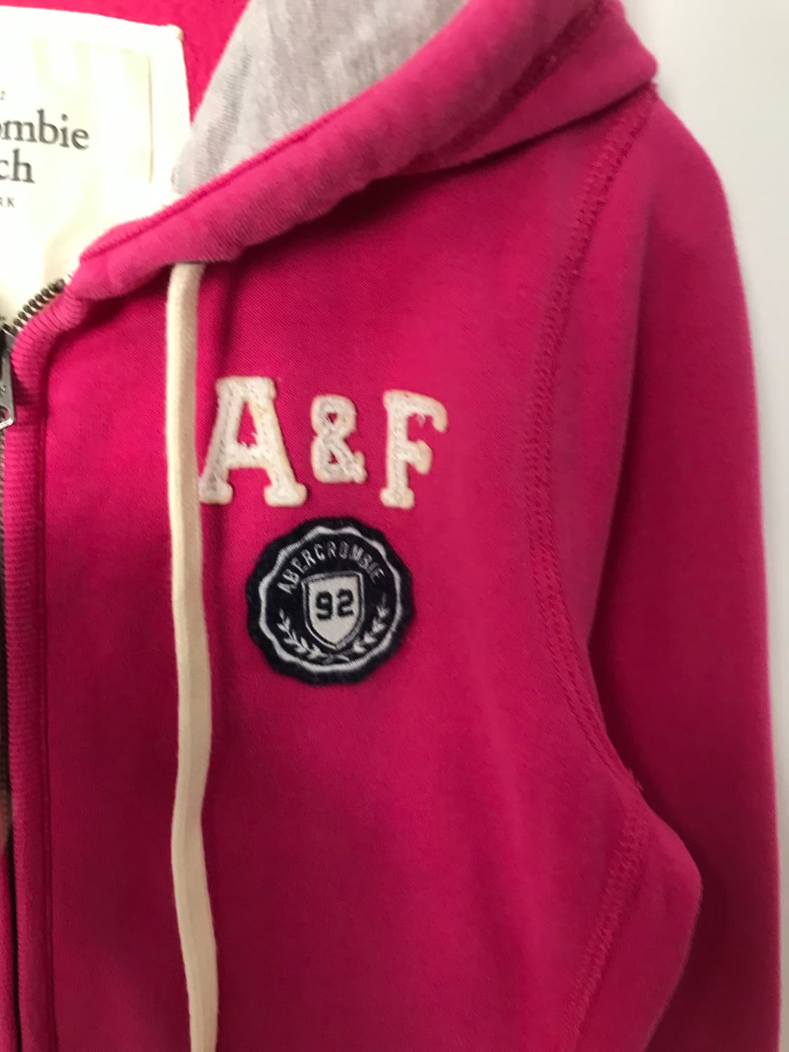 아베크롬비 y2k 와투케 핑크 딱붙 후드집업 상품이미지4