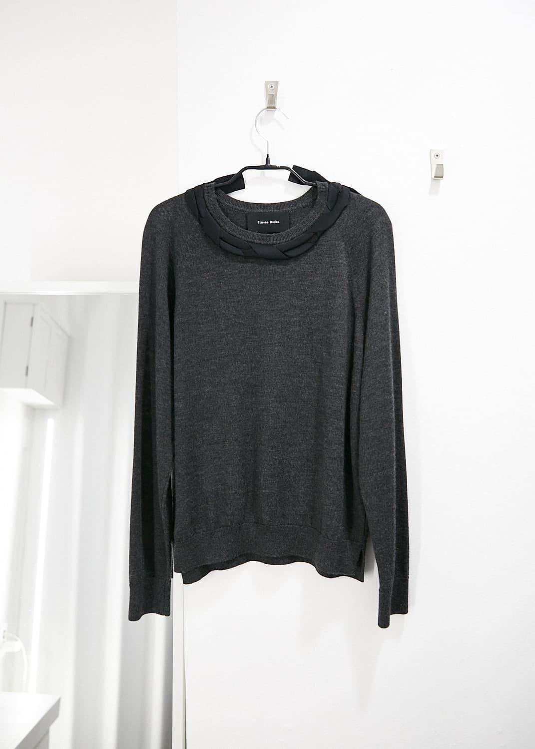 Neck Detail Sweater 상품이미지1