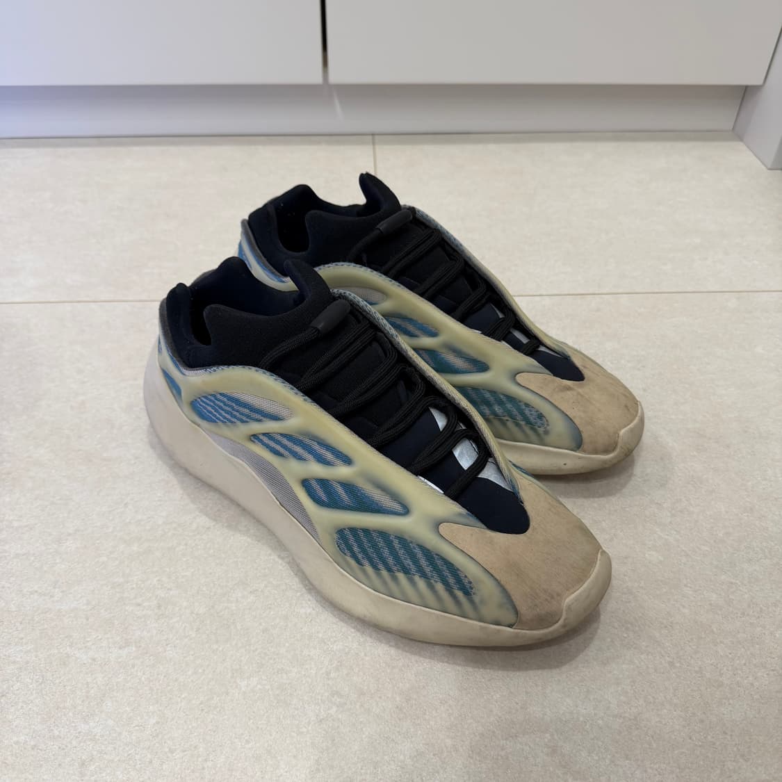 이지부스트 700V3 카이아나이트 상품이미지1