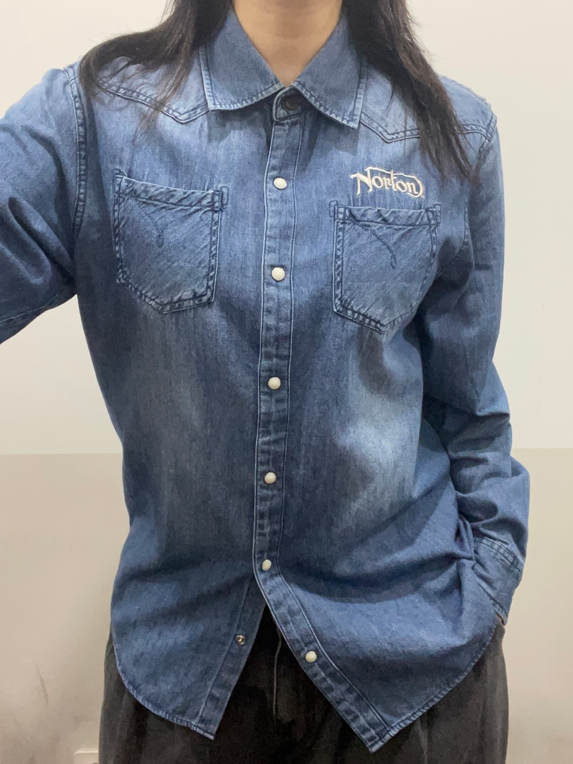 Norton 노턴 워싱 그런지 빅 자수로고 데님 긴팔셔츠 상품이미지2
