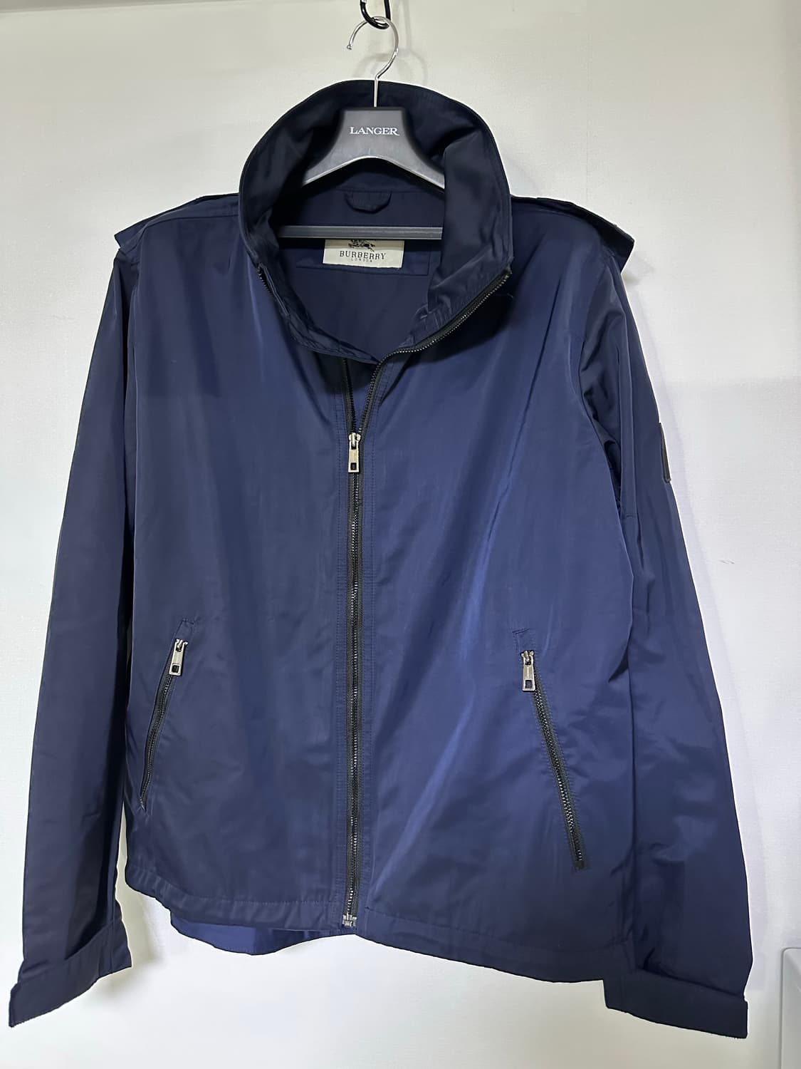 버버리 네이비 바람막이 자켓 상품이미지1