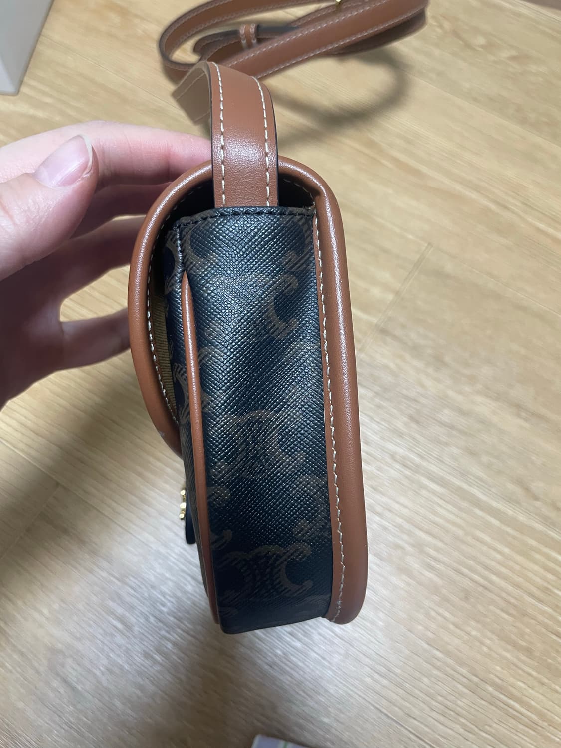 셀린느 트리옹프 캔버스 & 카프스킨 미니 베사체 탄 상품이미지6