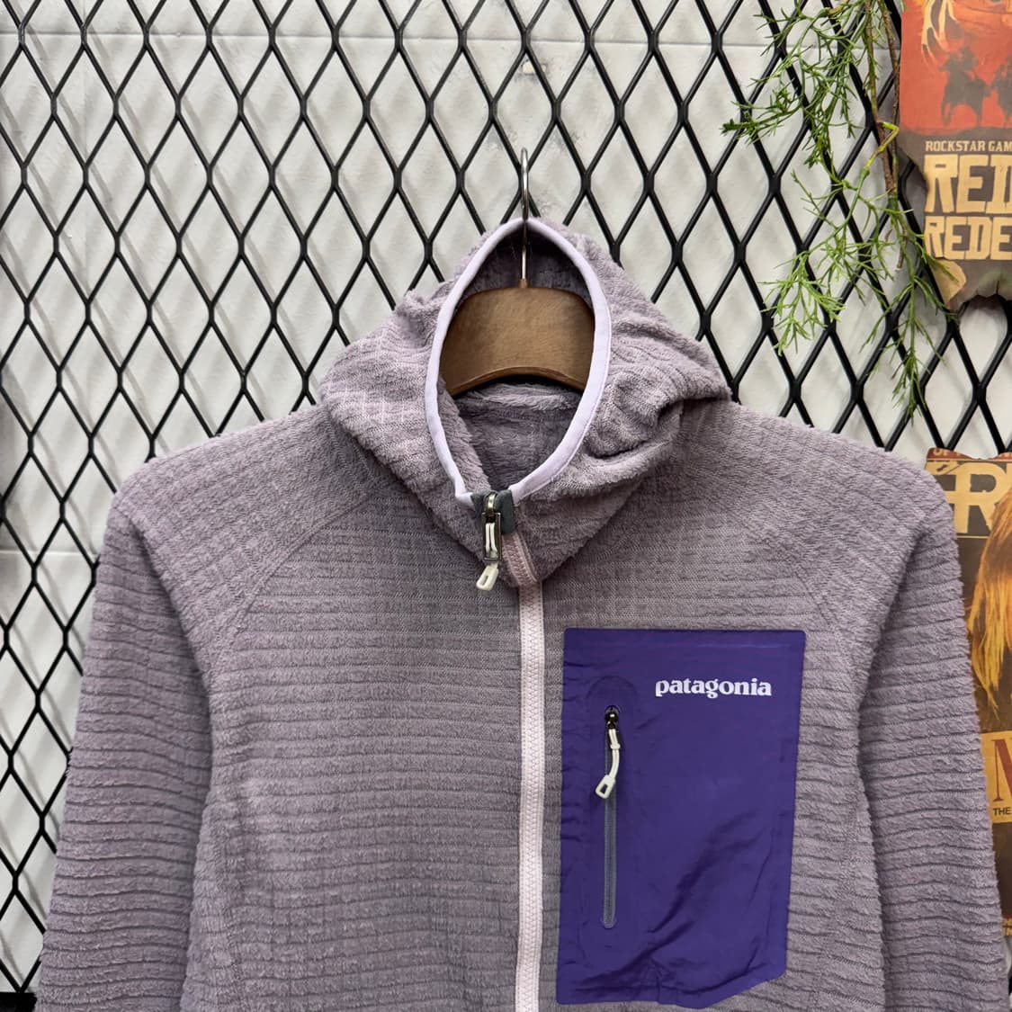파타고니아 R3 리버시블 집업 자켓 전면 로고 포켓 포인트 퍼플 상품이미지5
