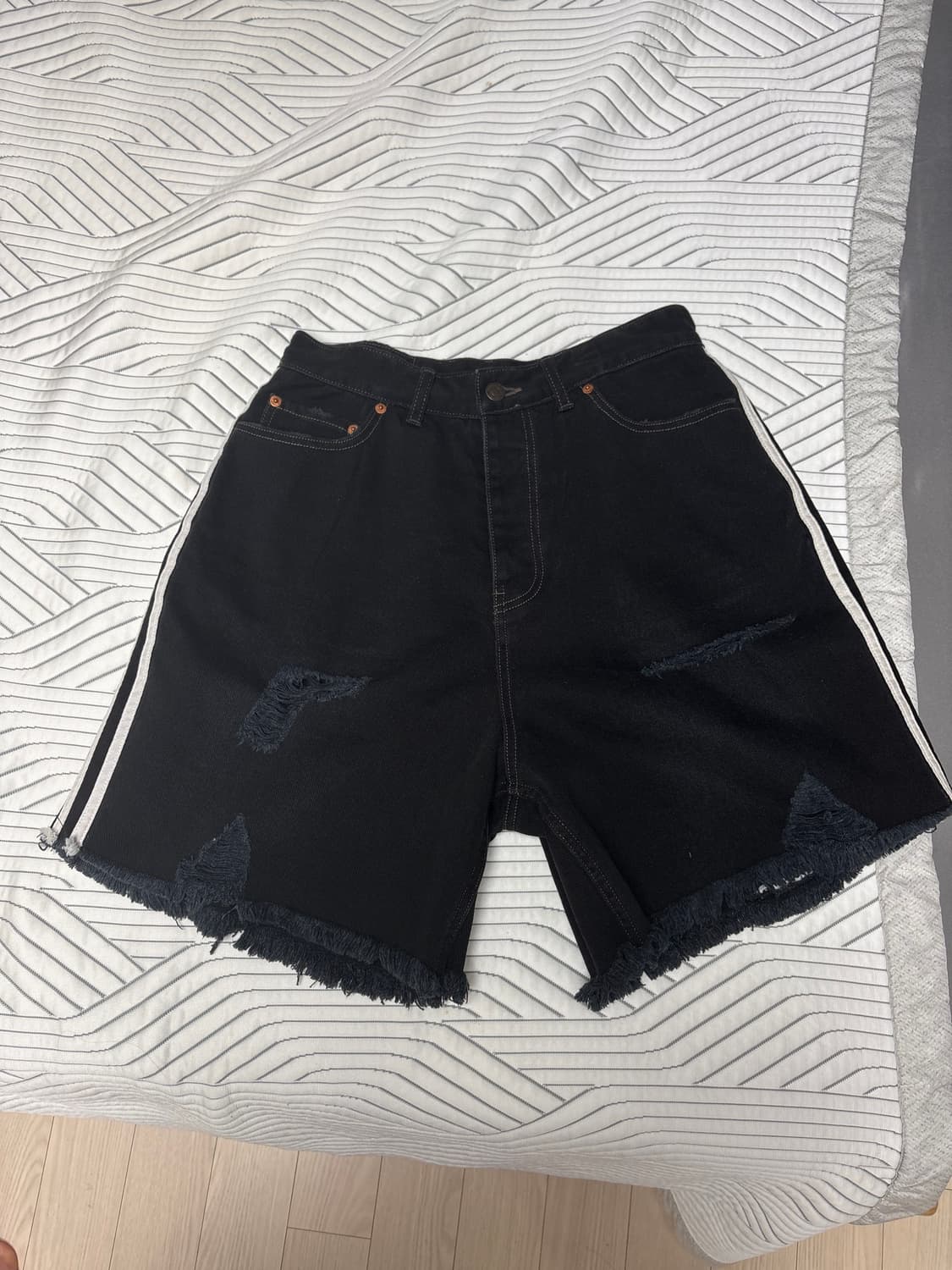[XS]발렌시아가 x 아디다스 23SS 배기 쇼츠 블랙 데님 상품이미지1