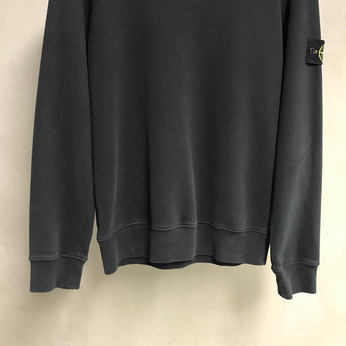 스톤아일랜드 와펜 맨투맨 블랙 M 상품이미지3