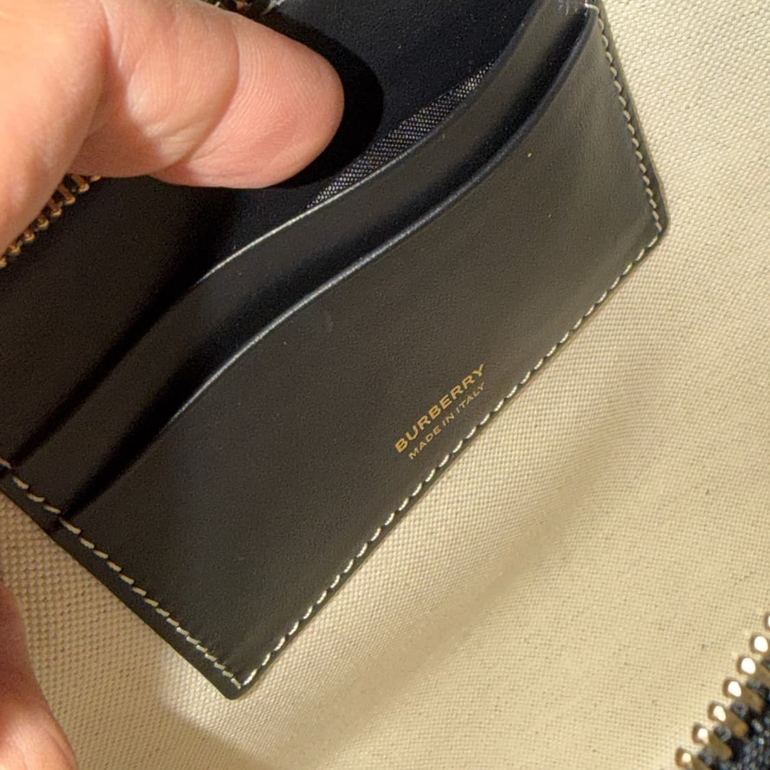 버버리 로고 패턴 클러치백 상품이미지6