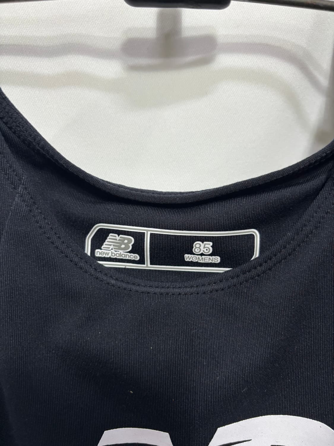 뉴발란스(New Balance)빅로고 크롭탑 85 상품이미지2