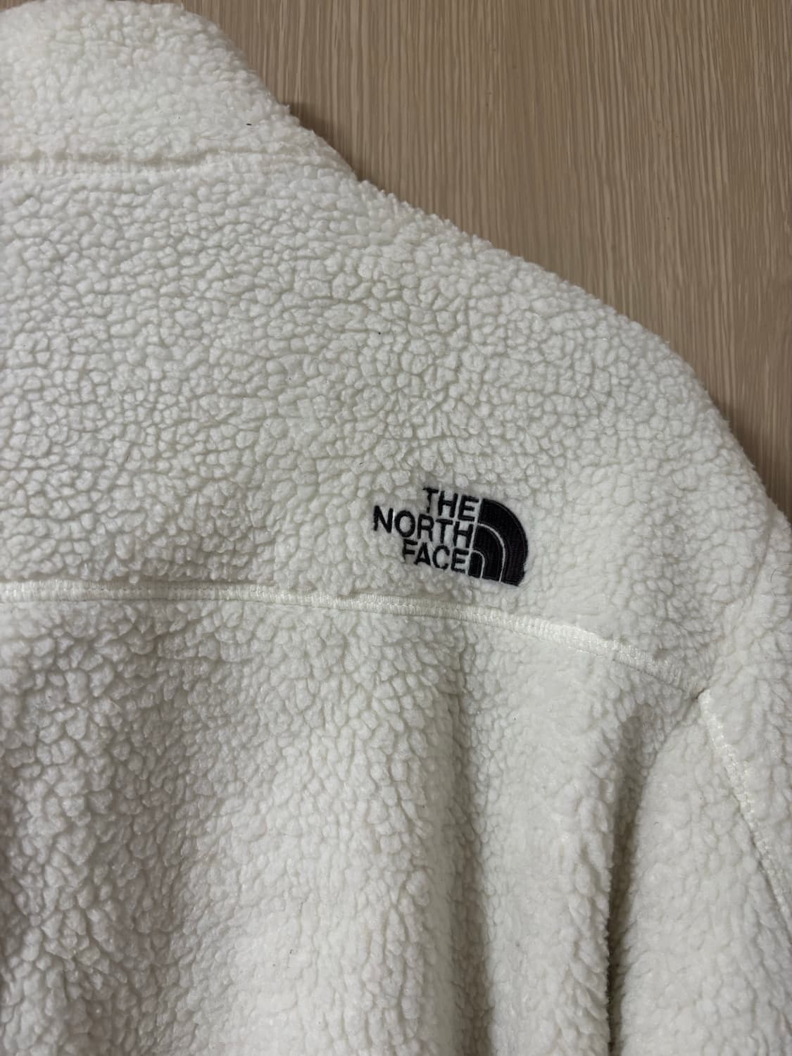노스페이스 화이트 뽀글이 플리스 상품이미지8