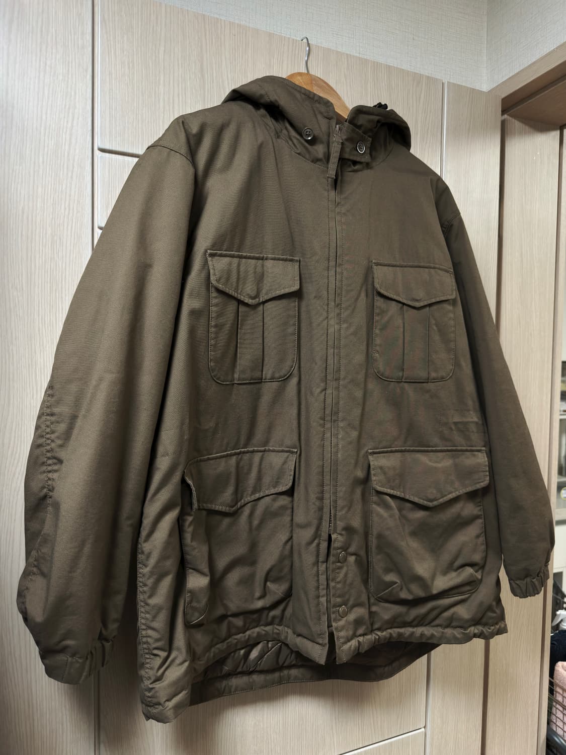 유니클로 x 엔지니어드 가먼츠 퍼프테크 유틸리티 자켓 브라운 상품이미지2