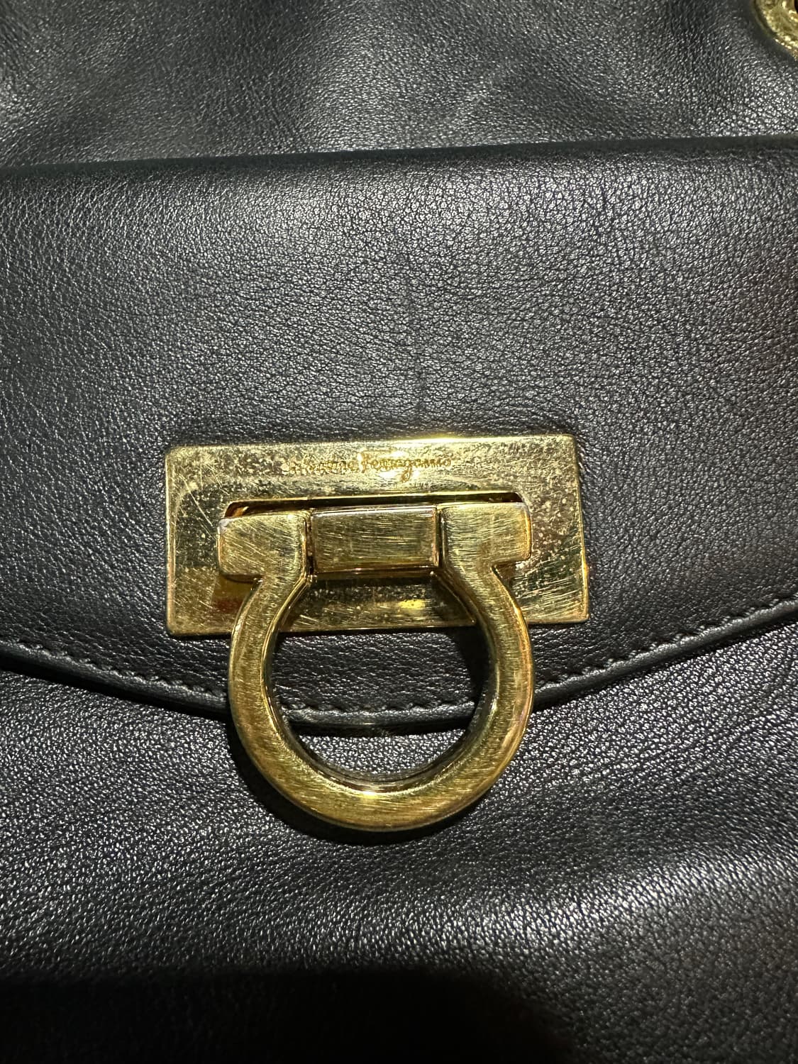 페레가모 가죽 체인 숄더백 상품이미지3