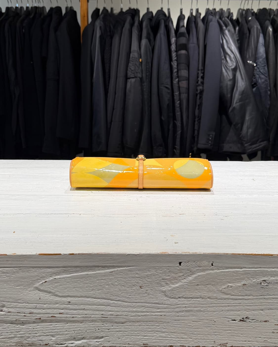 루이비통 옐로우 모노그램 베르니 클러치 상품이미지2