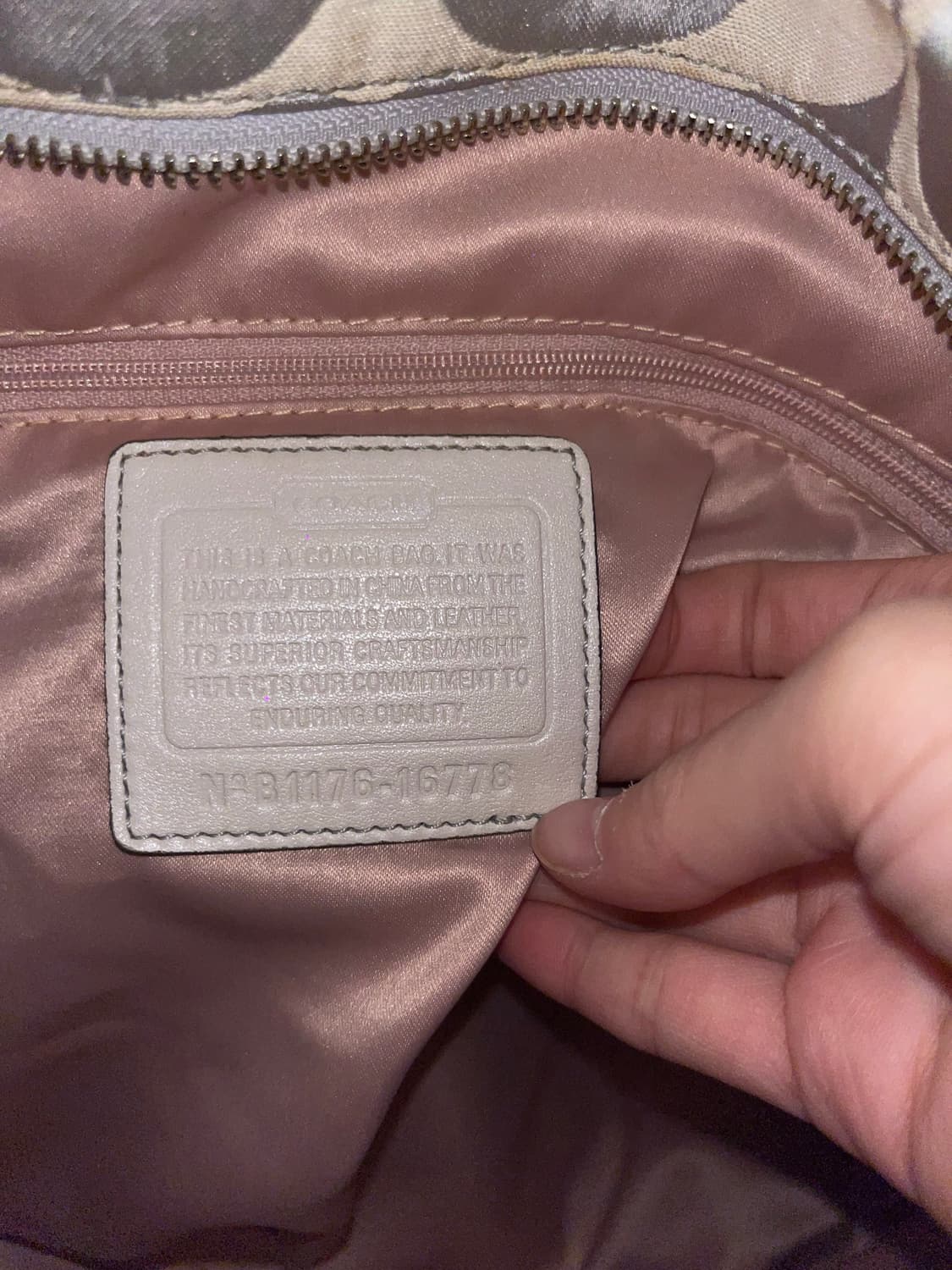 Coach White Silver Shoulder Bag 상품이미지10